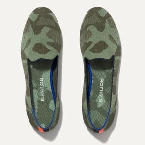 Rothy’s olive camo flats
Size 8.5
EUC!